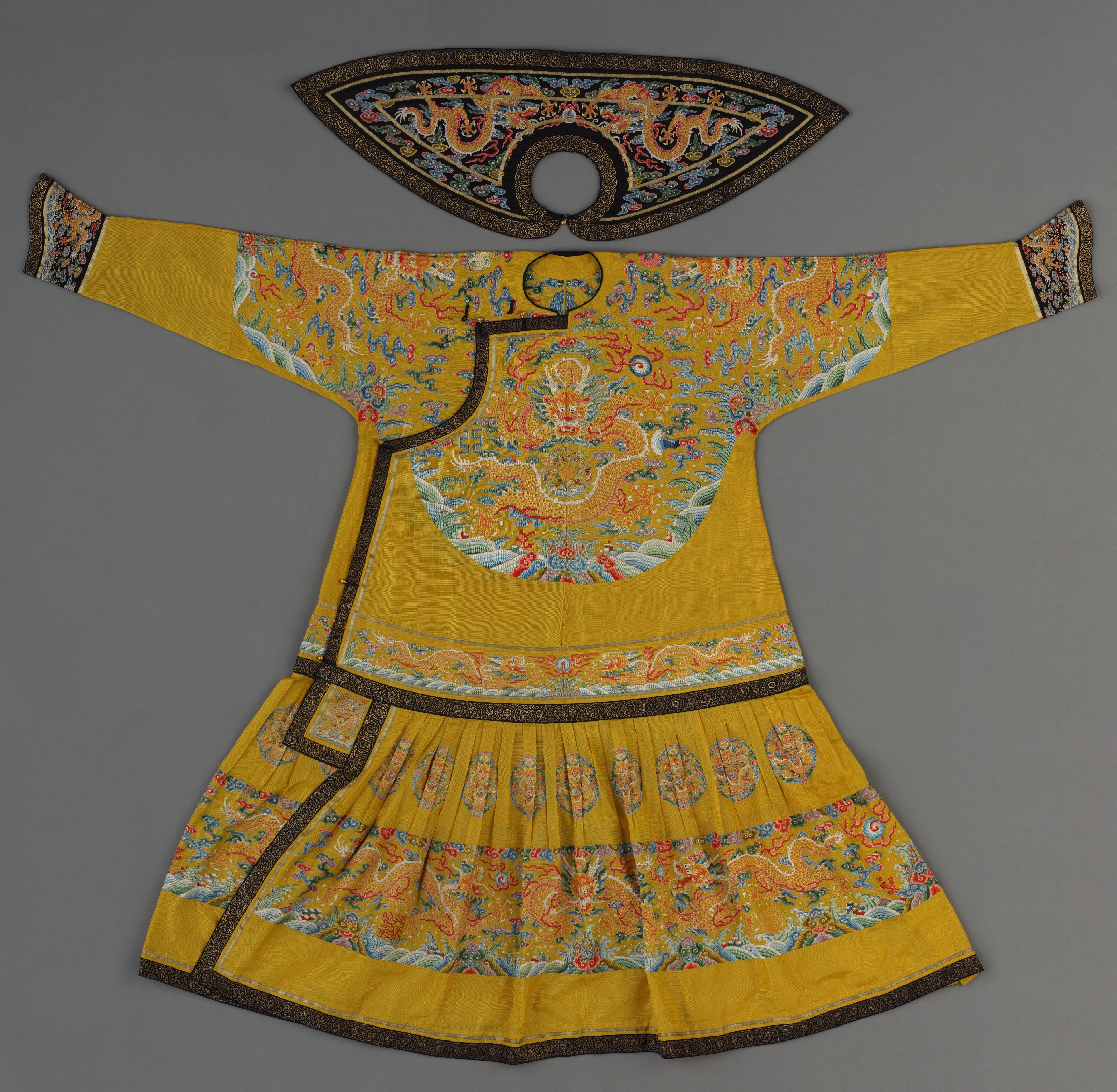 清代服飾展覧 図録 台北故宮博物院 中国美術 故宮博物院蔵の清代帝后服飾展、上海で7月開催