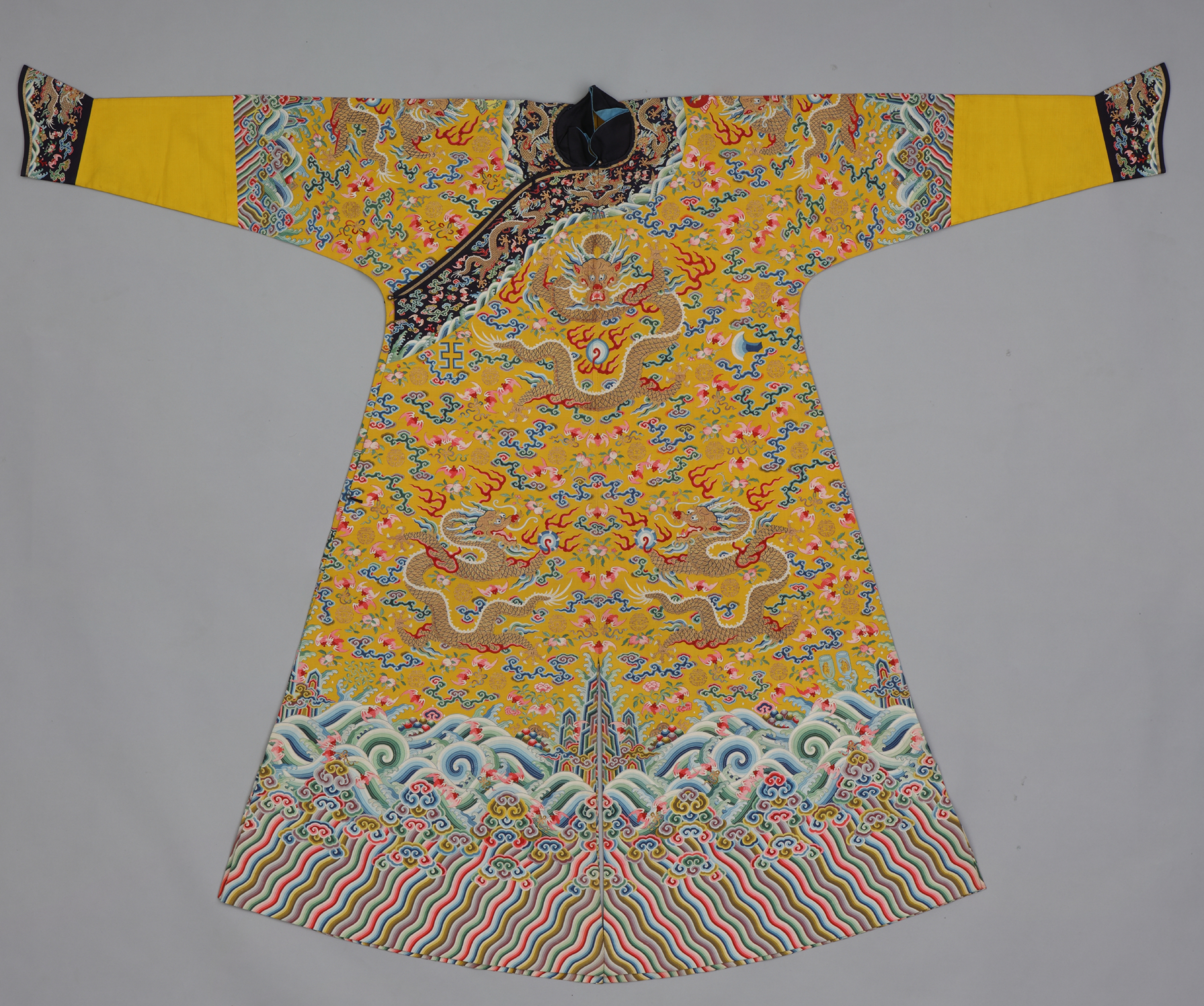 故宮博物院蔵の清代帝后服飾展、上海で7月開催