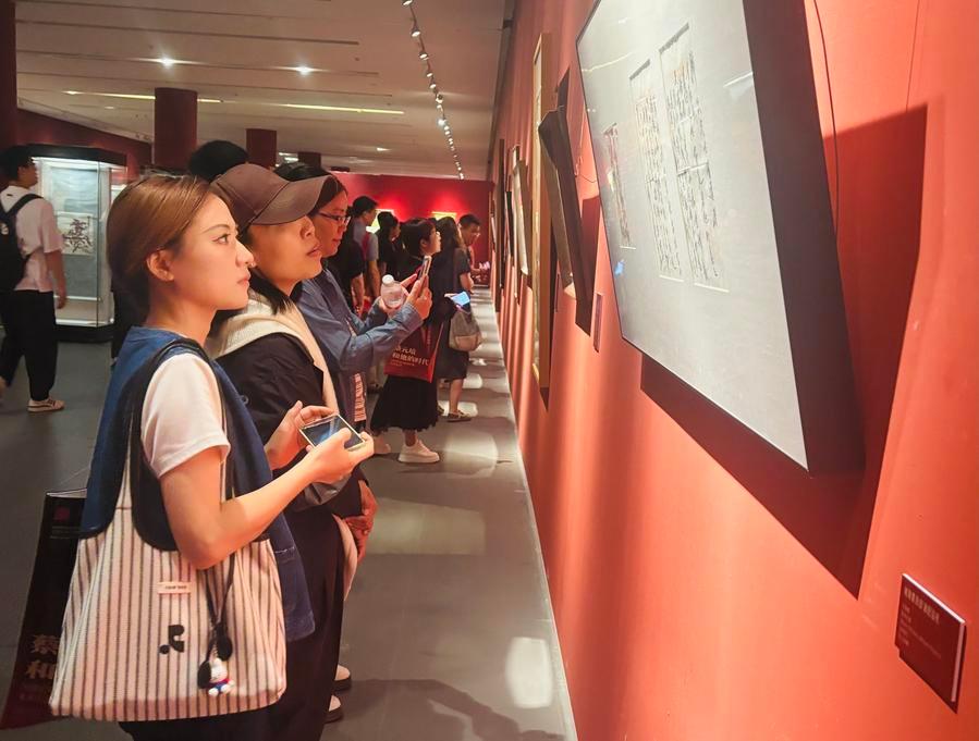 アートの世界＞天津美術館で中国美的情操教育の巡回展、作品や文献で