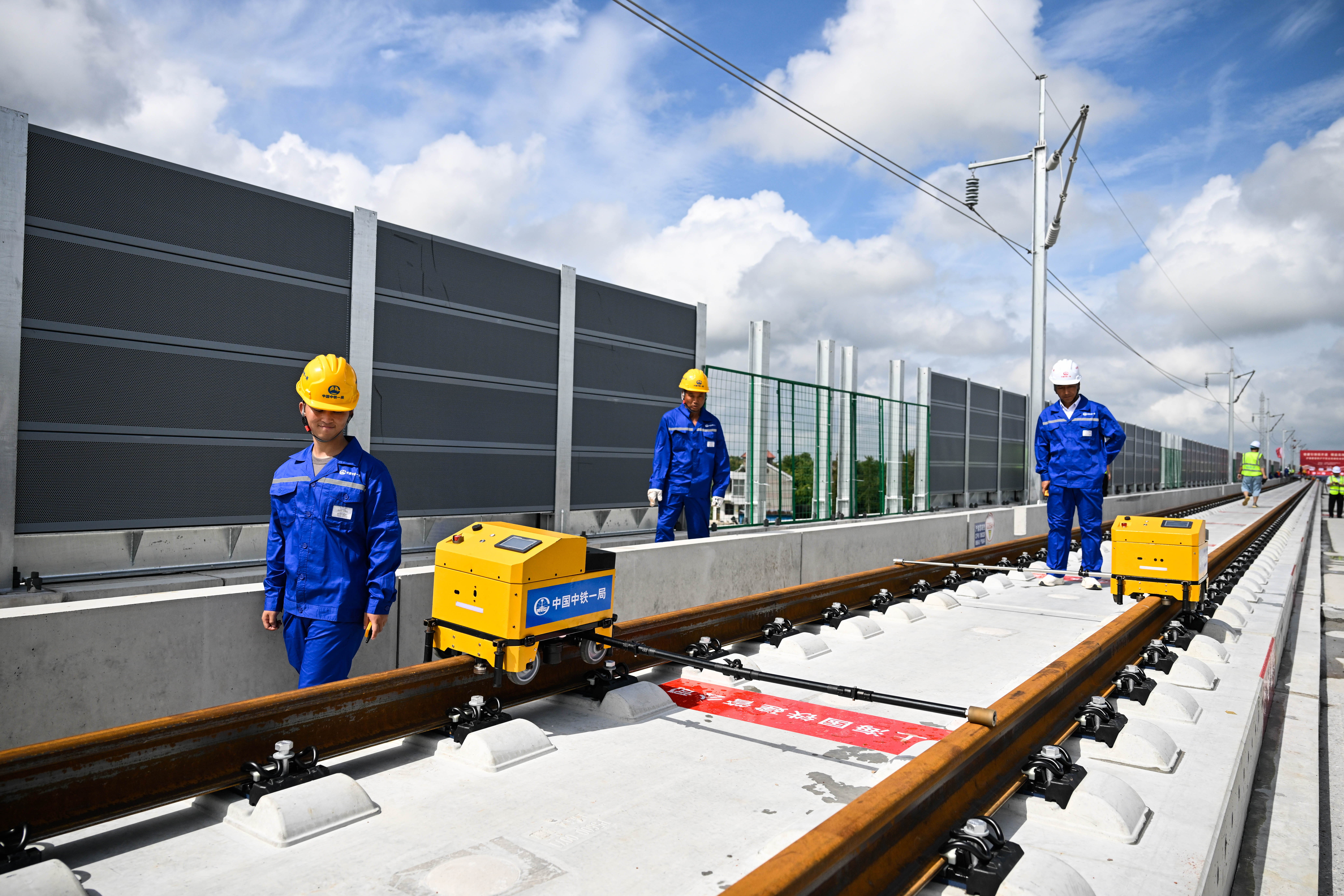 滬渝蓉高速鉄道、上海-南京区間でレール敷設始まる＝中国