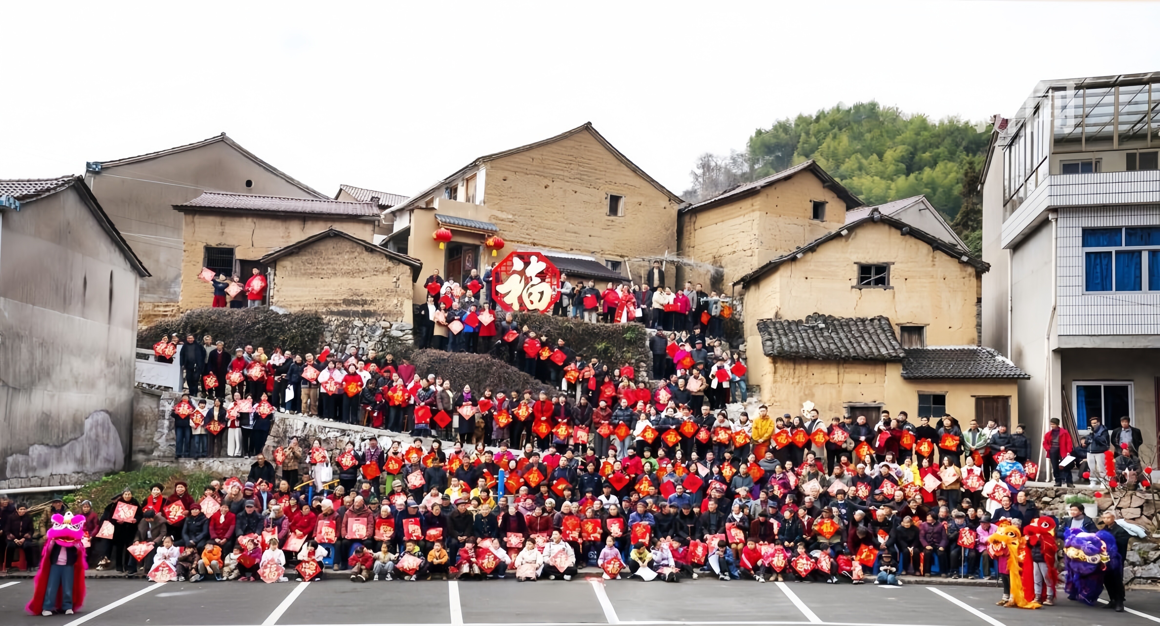 村民全員で集合写真撮影、今年で8年連続―浙江省東山村｜ニフティニュース