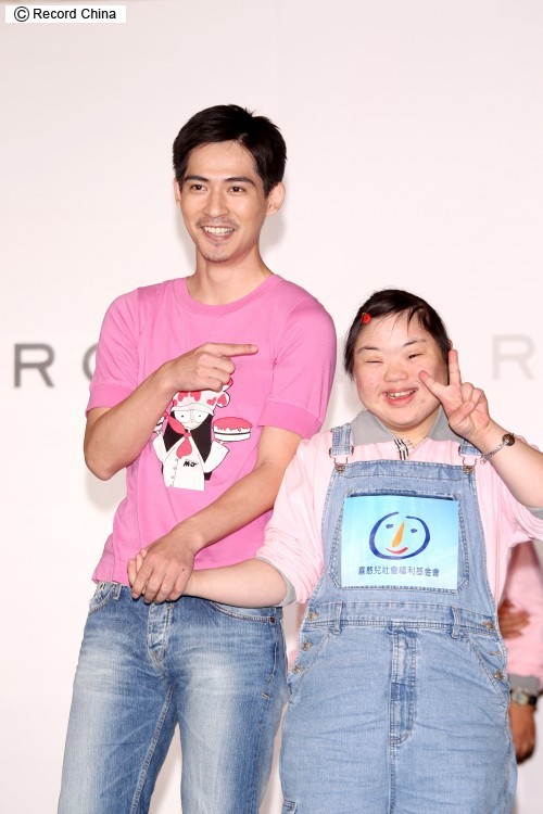 お疲れ？F4ヴィックが子供に癒されてホッ！日本語学習に合格点も―台北市