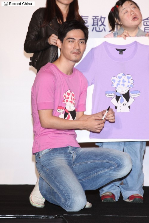 お疲れ？F4ヴィックが子供に癒されてホッ！日本語学習に合格点も―台北市