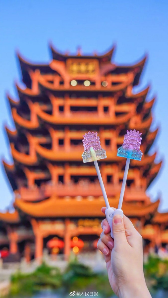 武漢の黄鶴楼に「発光棒付きキャンディー」が登場―中国