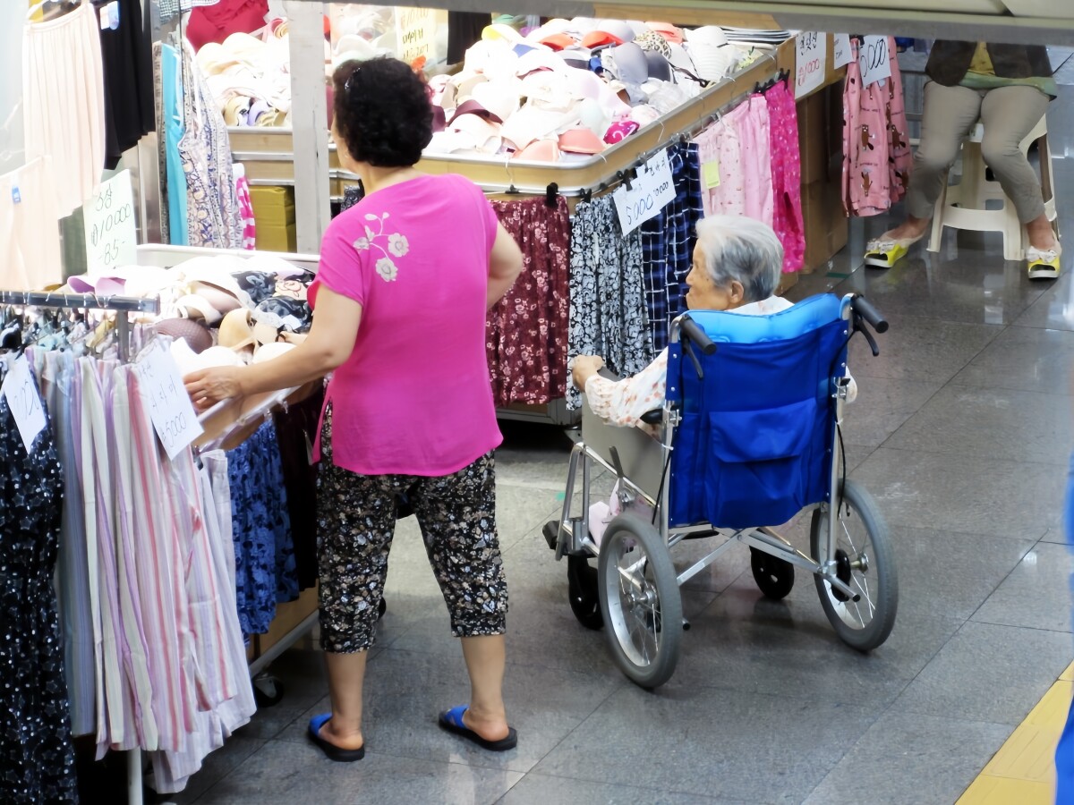 韓国の高齢者就業率がOECD1位に、年金だけでは暮らせない現状＝韓国ネット「死ぬまで働けと」