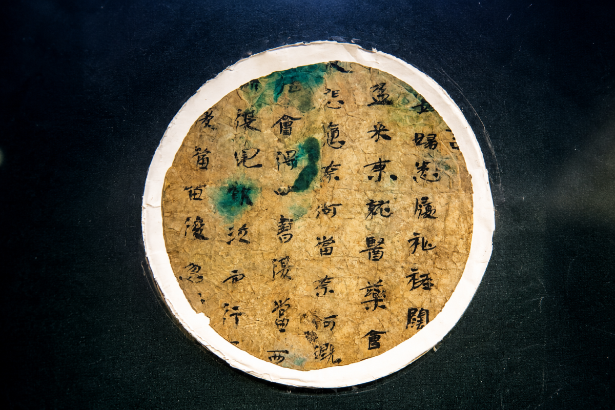 銅鏡の下に敷かれていた「紙くず」、2000年後に中国最高ランクの文化財に