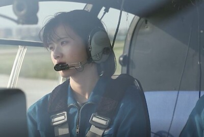 陸軍のヘリコプター「直20」の美人女性パイロットが航空ショーに登場―中国