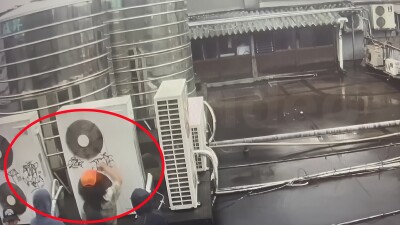 日本の男性スケボー選手2人を逮捕、送検、「面白い」と思って